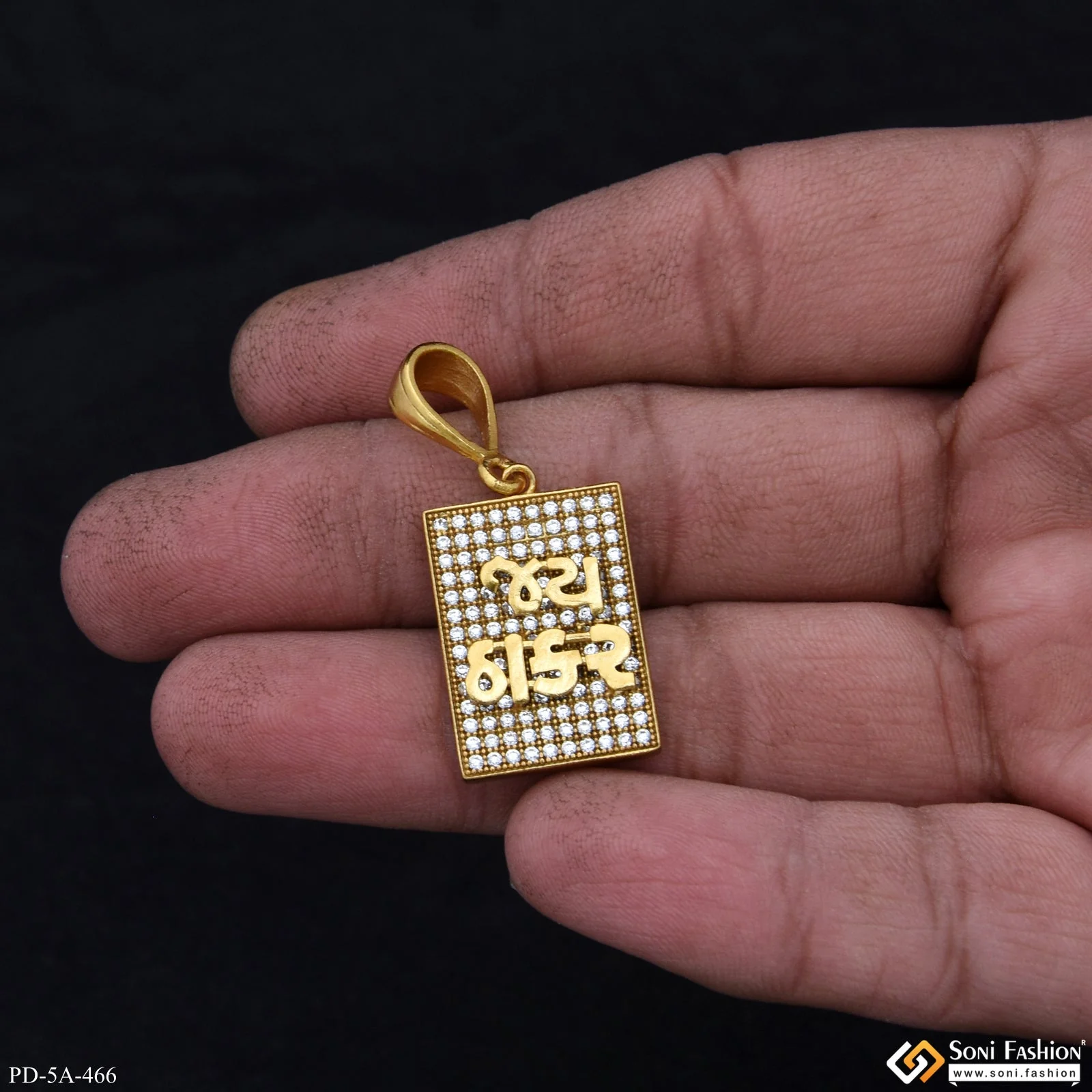 Roaring Statements: Shop New Pendant Glamorous Look